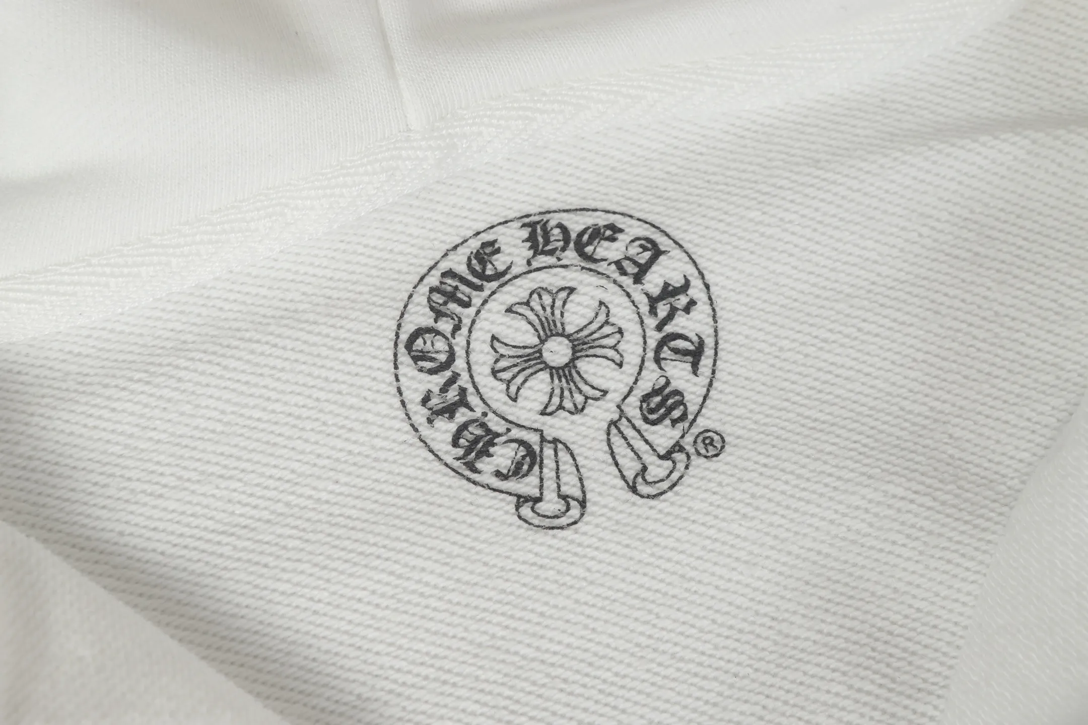 P240 Cross-border model, please do not place an order if you are pursuing quality -Chrome Hearts/Chrome Hearts 25ss Hong Kong Limited Scroll Horseshoe Print Zipper Sweater Cardigan Jacket -High weight, high density and high quality. The wool is soft, delicate and skin-friendly. It feels soft and silky. It has excellent warmth and skin-friendly properties. -Size: S M L XL
